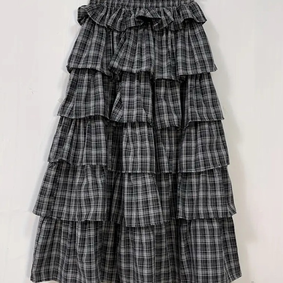 Dresses & Skirts - Plaid Tiered Black & White Skirt - Women's Medium